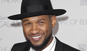 Певецът Ъшър се сгоди