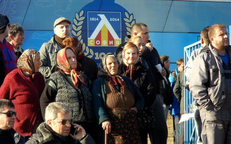 Бабите от Старчево на тренировка на Левски / LevskiNews