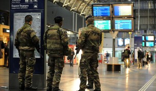 Евакуираха основна парижка жп гара след бомбена заплаха