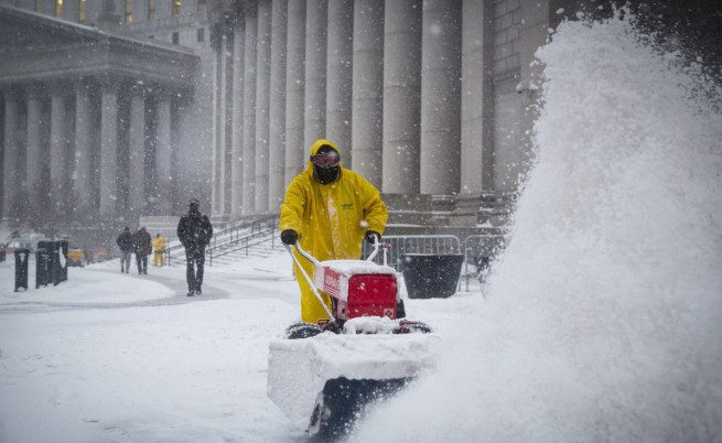 „Историческа“ снежна буря спря транспорта в Ню Йорк