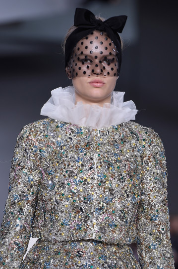 Ревю на Джамбатиста Вали по време на Седмицата на висшата мода в Париж, сезон пролет/лято 2015