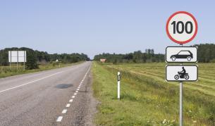 Една от промените е линията за края на пътното платно –  тя задължително ще е непрекъсната; въвеждат се и три нови знака