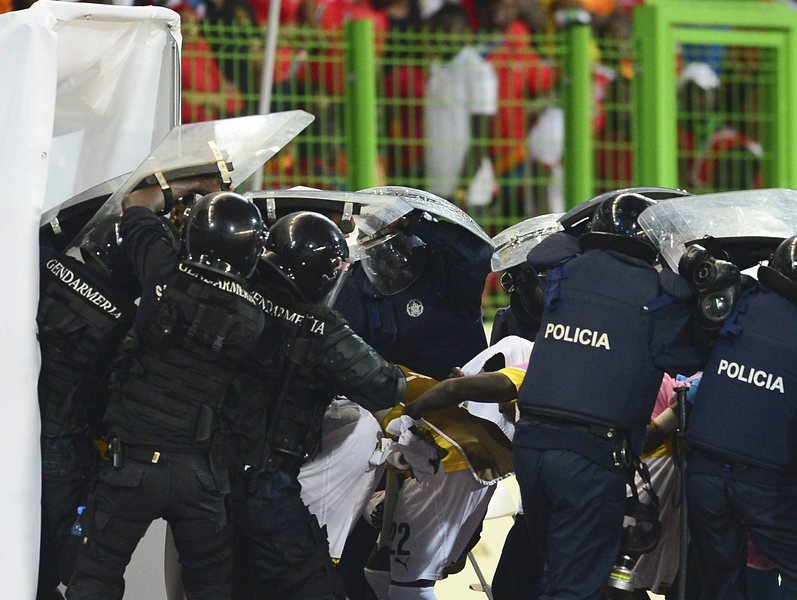 Безредици прекъснаха мача на Гана с Екваториална Гвинея1