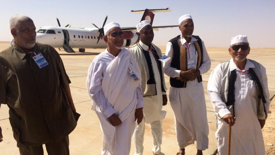 Либия: Двата конкурентни парламента се срещнаха в пустинен град