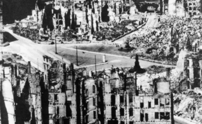 Дрезден след бомбардировките