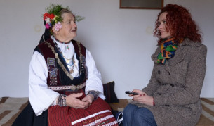 Елеонора Гаджева и Гина Дъбенска в стаята, в която е живял Левски