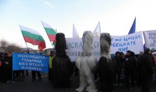 Протест за втори лифт на Банско затвори главен път Е-79