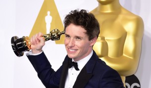 Редмейн - от Стивън Хокинг към мъж, който сменя пола си