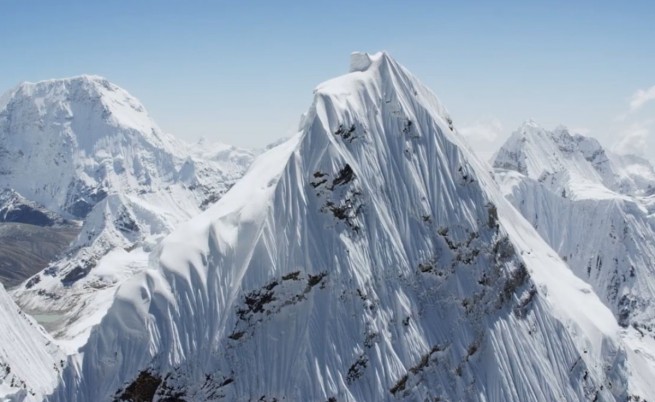 Най-красивите въздушни кадри на Хималаите (видео)
