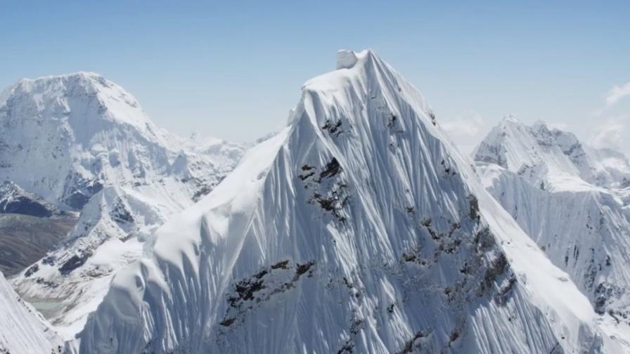 Най-красивите въздушни кадри на Хималаите (видео)