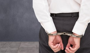 Задържаха директор за блудство, разпитват ученички