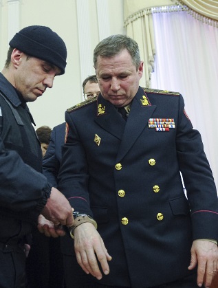 Арестуван бе и Васил Стоецки (вдясно)