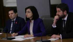 Министрите Меглена Кунева и Христо Иванов на пресконференция в Министерски съвет днес