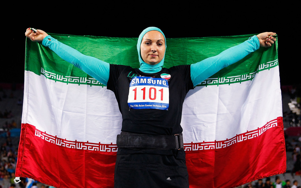 В Иран частично позволиха на жените да гледат спорт