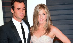 Анистън и Теру са се венчали с тайна сватба?