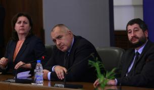 Бойко Борисов, Румяна Бъчварова и Христо Иванов на брифинга в Министерски съвет