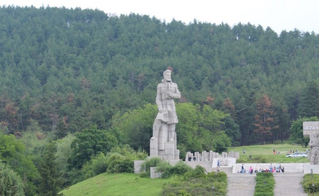 Паметникът на Христо Ботев в Калофер