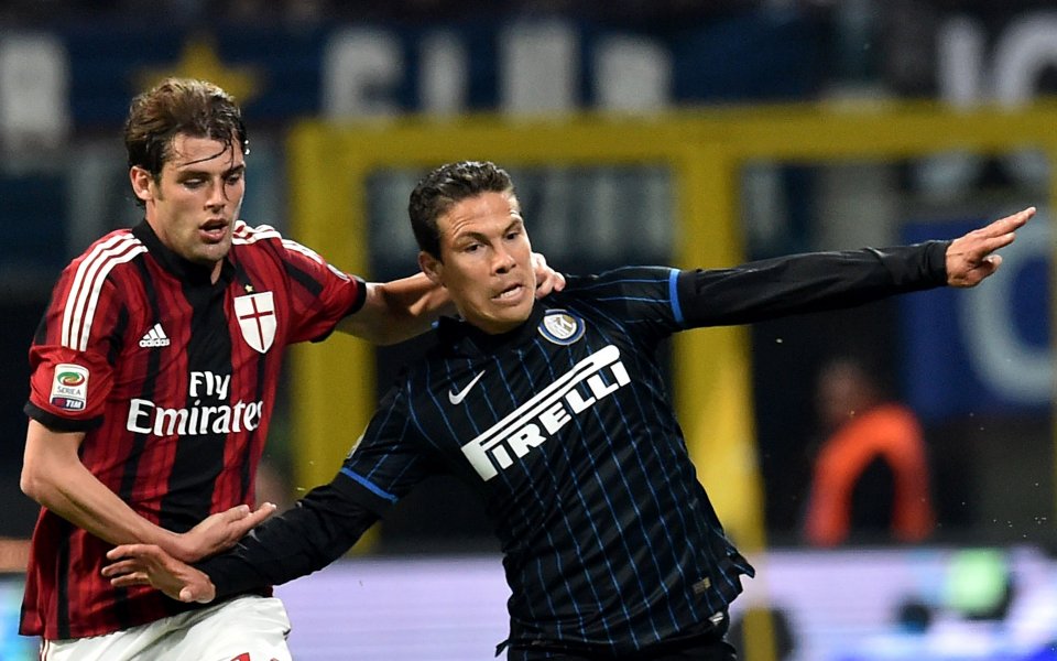 Интер надигра, но не победи Милан в горещо миланско дерби с три отменени гола