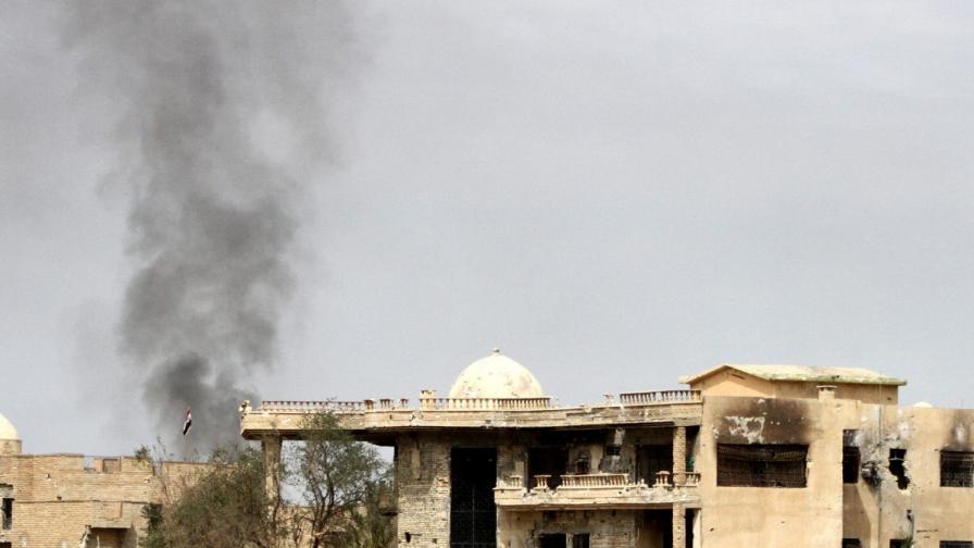 Разрушения в иракския град Тикрит след сражения между ИД и иракската армия