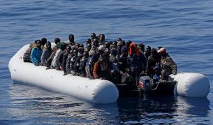 Мигранти вдигнали бунт на спасил ги кораб