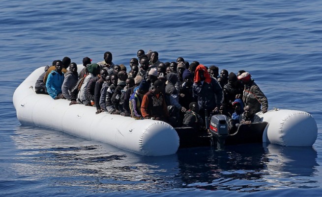 Мигранти вдигнали бунт на спасил ги кораб