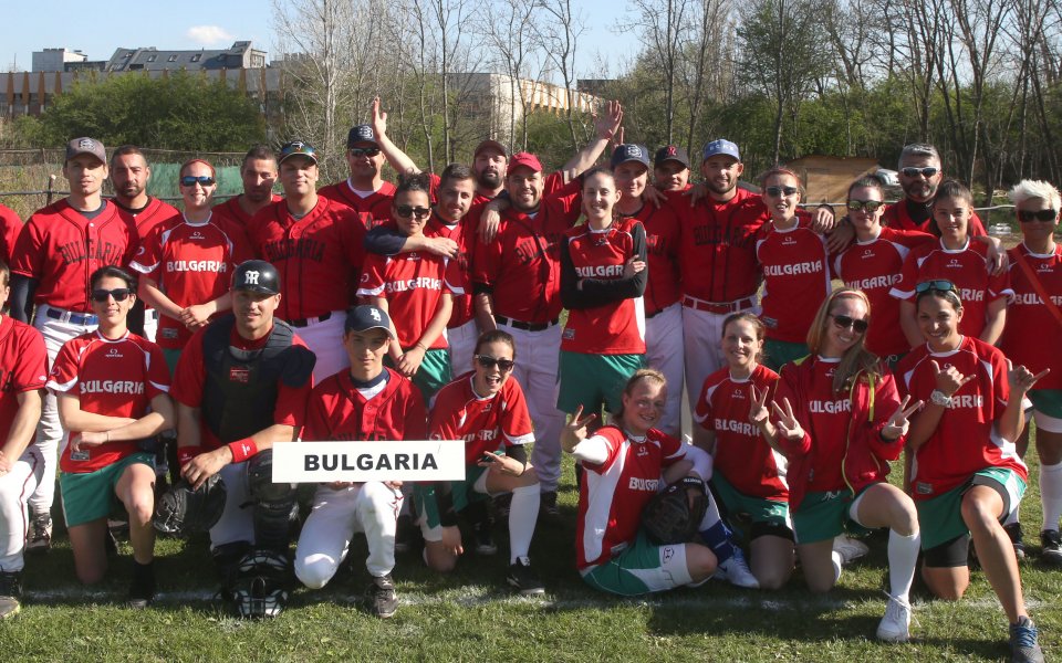 Бейзболистите ни спечелиха Балканиадата, жените със сребро