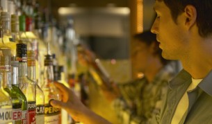 ЕП призова за нова стратегия на ЕС за алкохола