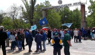 Служители на ВМЗ-Сопот блокираха пътя София-Бургас