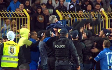ВИДЕО: Синя радост, феновете понесоха Стойчо Стоев на ръце