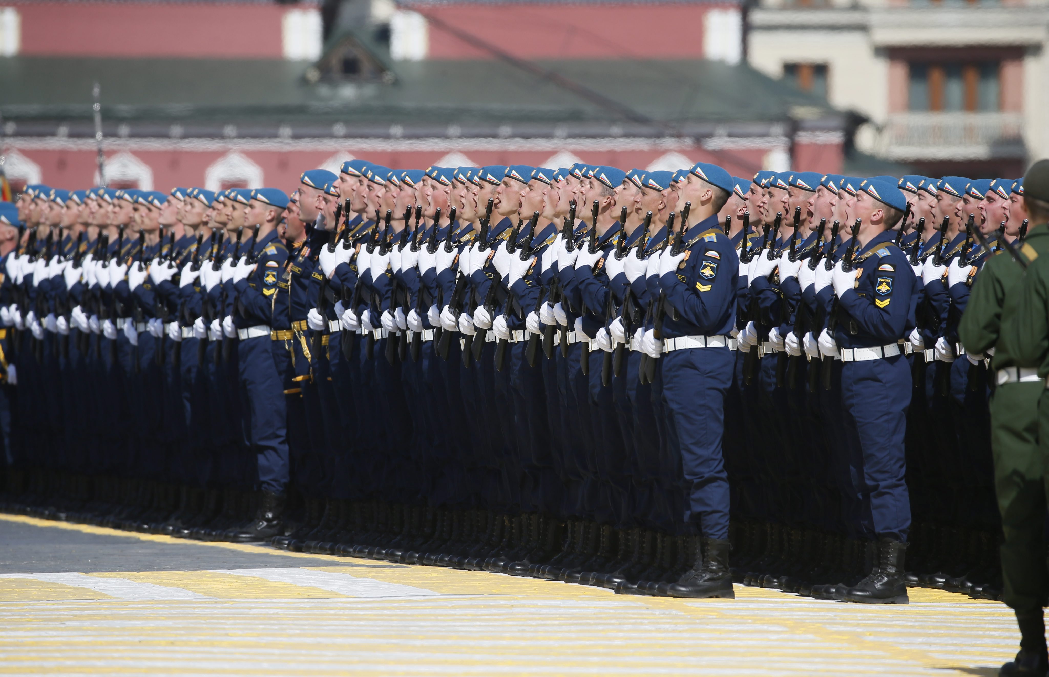 В Парада на победата участваха над 16 500 военнослужещи