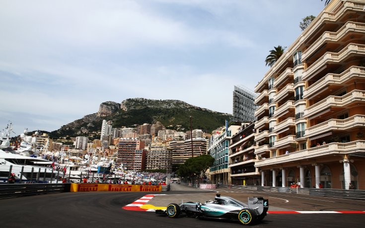 Хамилтън спечели дуела с Розберг за полпозишън в Монако