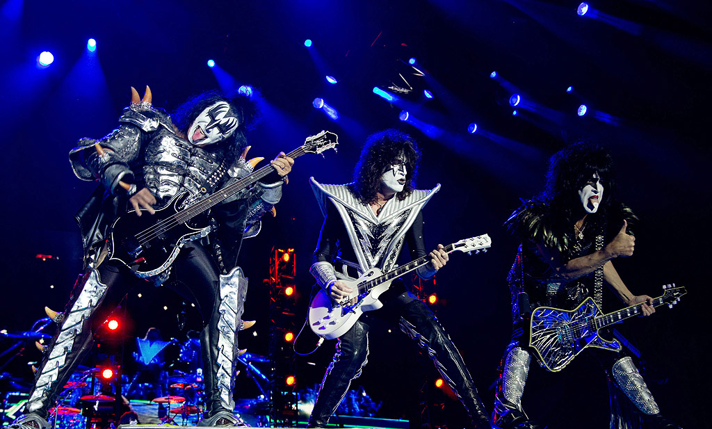 Kiss на сцената на Фелтинс Арена на музикалния фестивал "Rock Im Revier" в Гелзенкирхен, Германия.