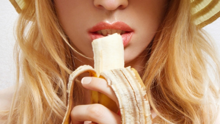 орална любов секс еротика банан