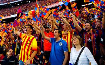 ВИДЕО: Феновете на Барса вече се събират около стадиона в Берлин