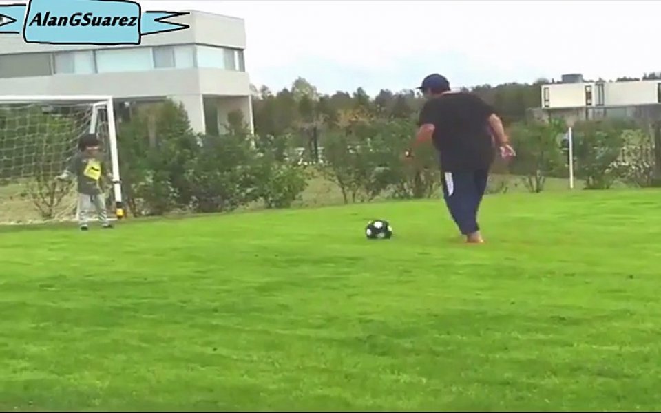 ВИДЕО: Марадона тренира със сина на Серхио Агуеро