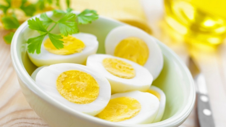 яйца яйце салата жълтъци белтъци