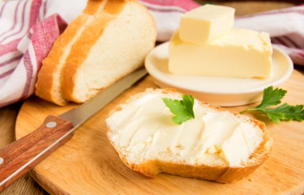 <p>Масло: то е отличен източник на витамини, минерали и мастни киселини, помага на организма да забави усвояването на захар и въглехидрати , което води до подобряване на мозъчната функция, подпомага сърдечната дейност и поддържа тялото енергично. Намазано на филийка пълнозърнест хляб за закуска е и много вкусно.</p>

<p>&nbsp;</p>