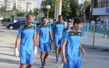 Намигване към непознатото