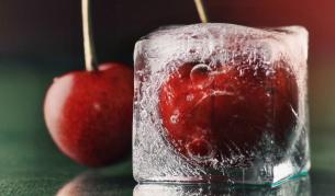 Идеи за вкусни и свежи ледени кубчета в домашни условия