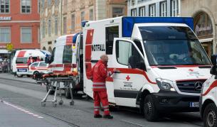 В Грац: Мъж се вряза с джип в тълпа, трима са убити,