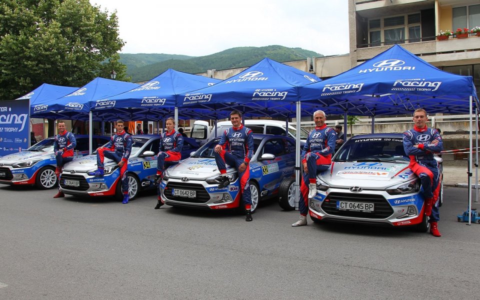 В Hyundai Racing Trophy получиха първите си мисии преди старта на Рали Твърдица