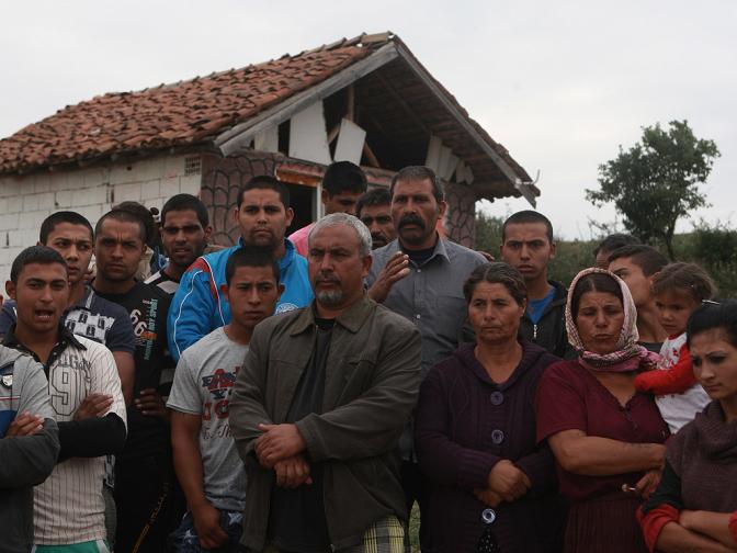 незаконни постройки бутане разруха цигани роми разрушение
