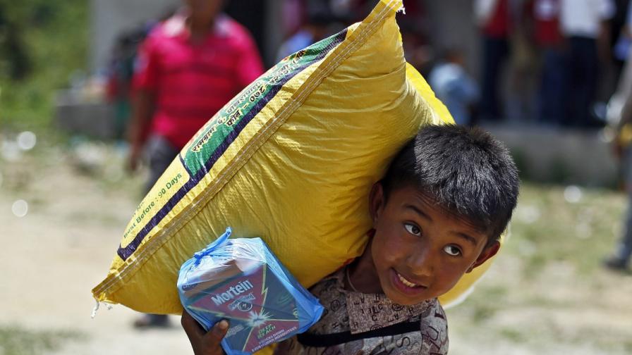 ООН трябва да унищожи тонове храни, пратени в Непал
