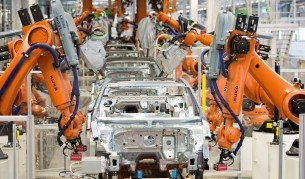 Робот уби човек в завод на „Фолксваген“ в Германия