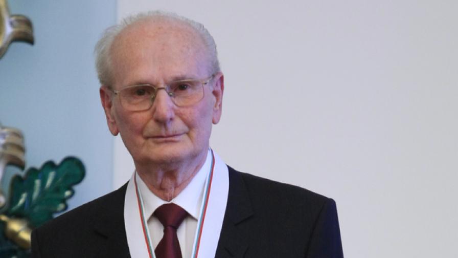 Почина уважаваният юрист Неделчо Беронов
