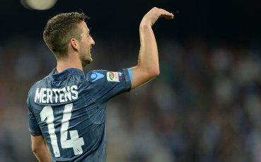 Мертенс подновява договора си с Наполи