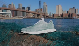 „Адидас“ направиха обувки от морски отпадъци