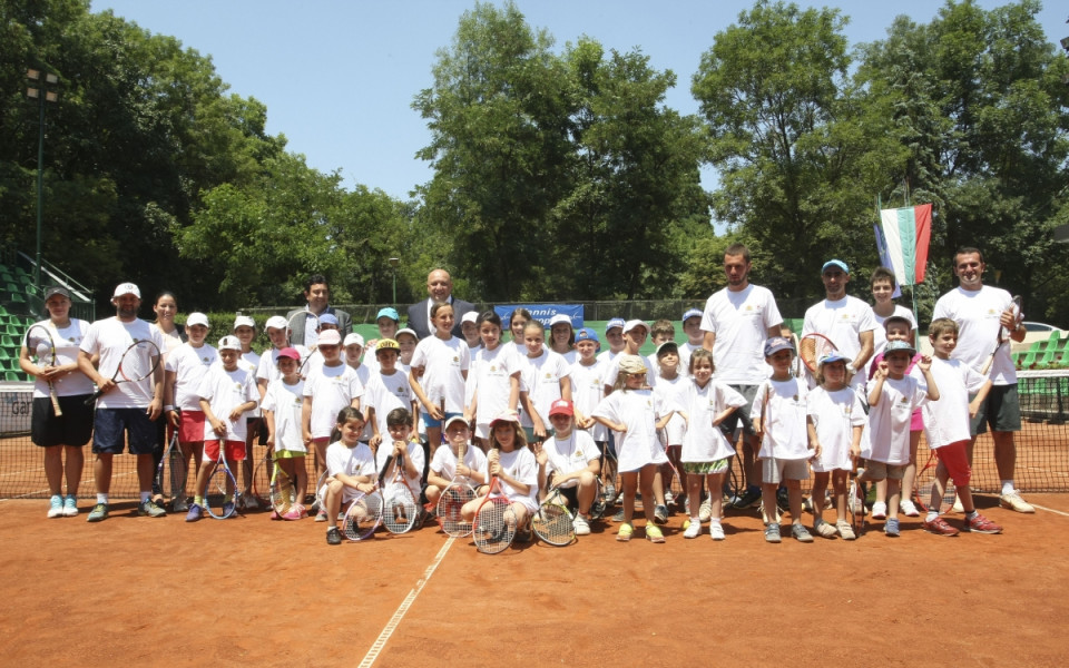 Нова тенис програма ще привлича деца за спорта