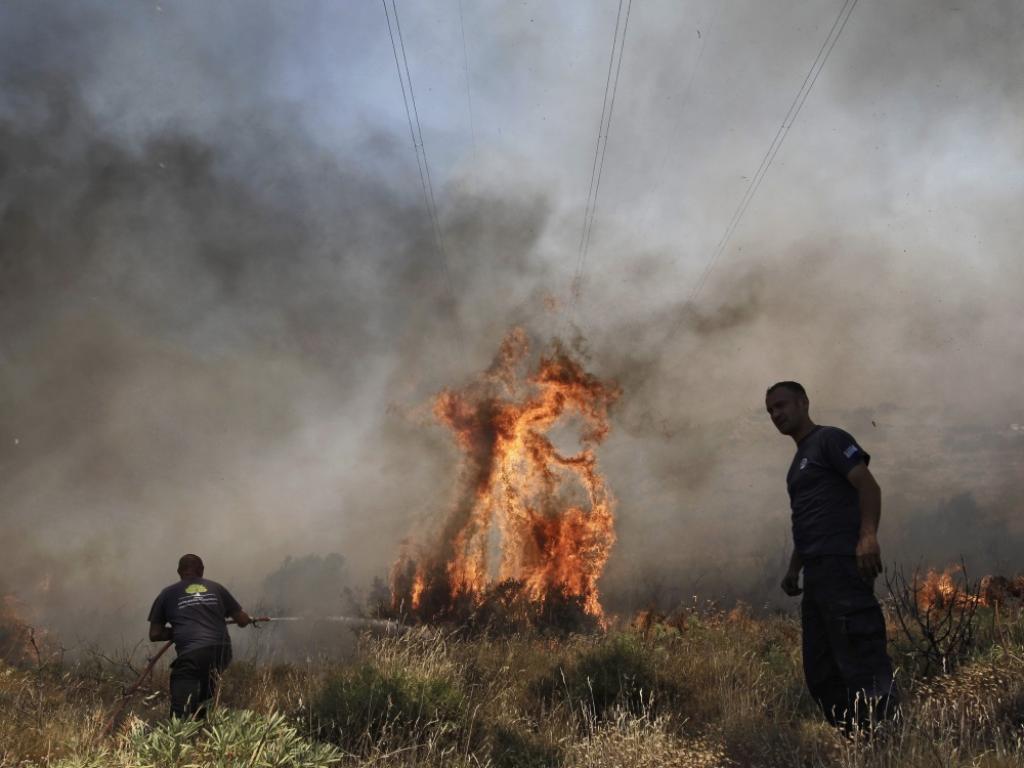 Голям пожар е избухнал в Ливадия в Централна Гърция в