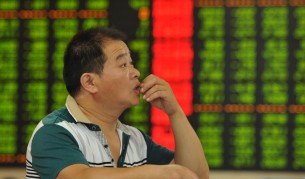 Шанхайската фондова борса отчете рекорден спад